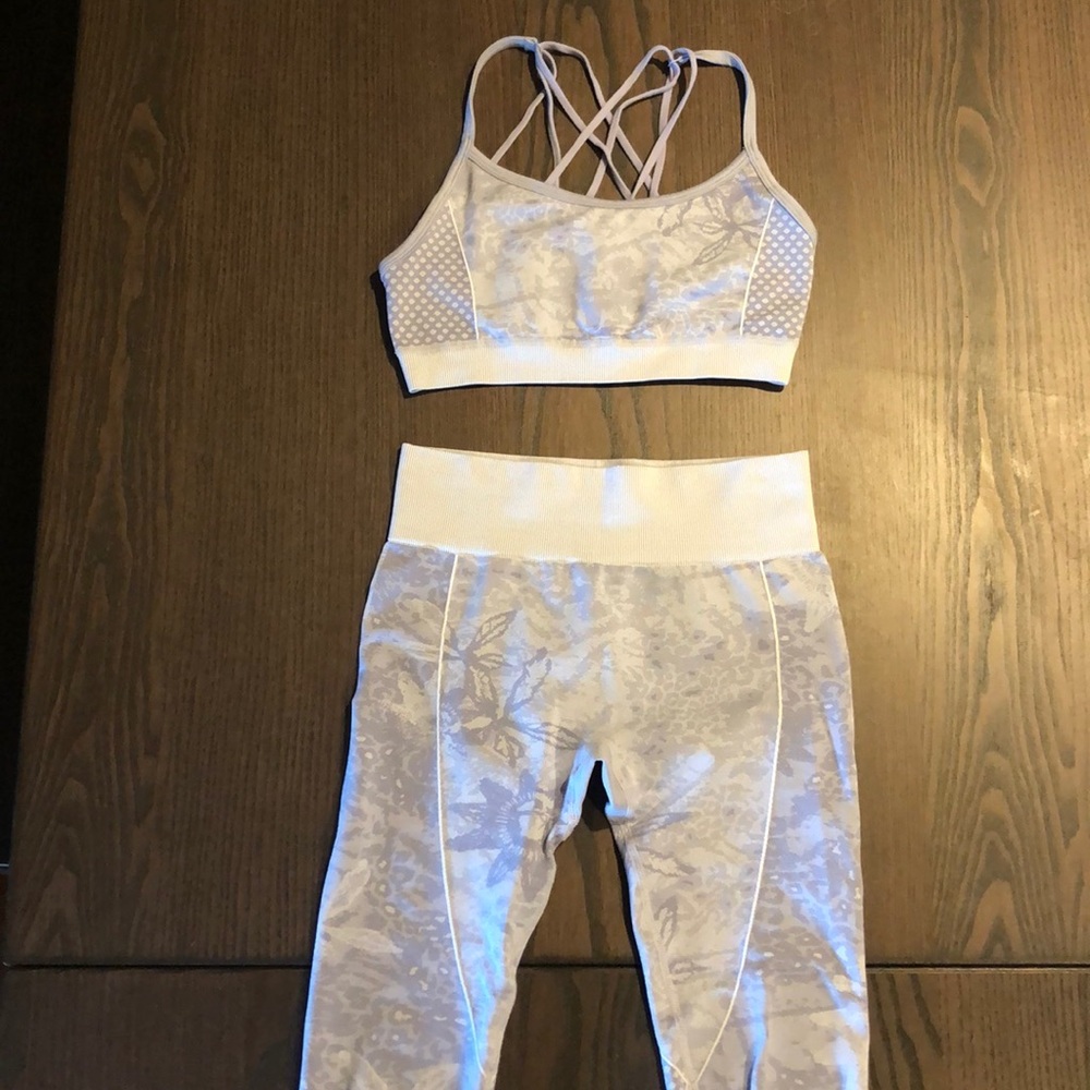 Fabletics lavender & white seamless matching set